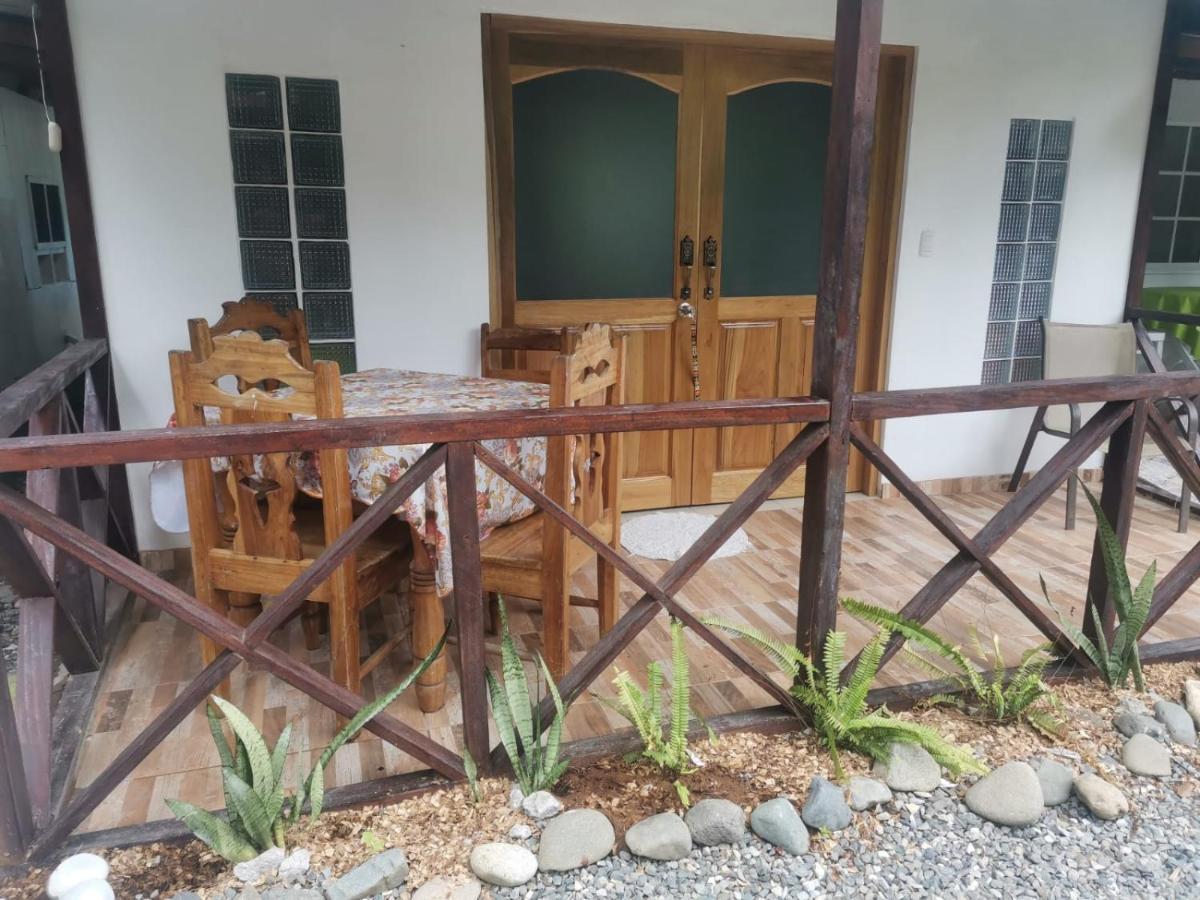 Hostal Cecilia Puerto Viejo de Talamanca ภายนอก รูปภาพ