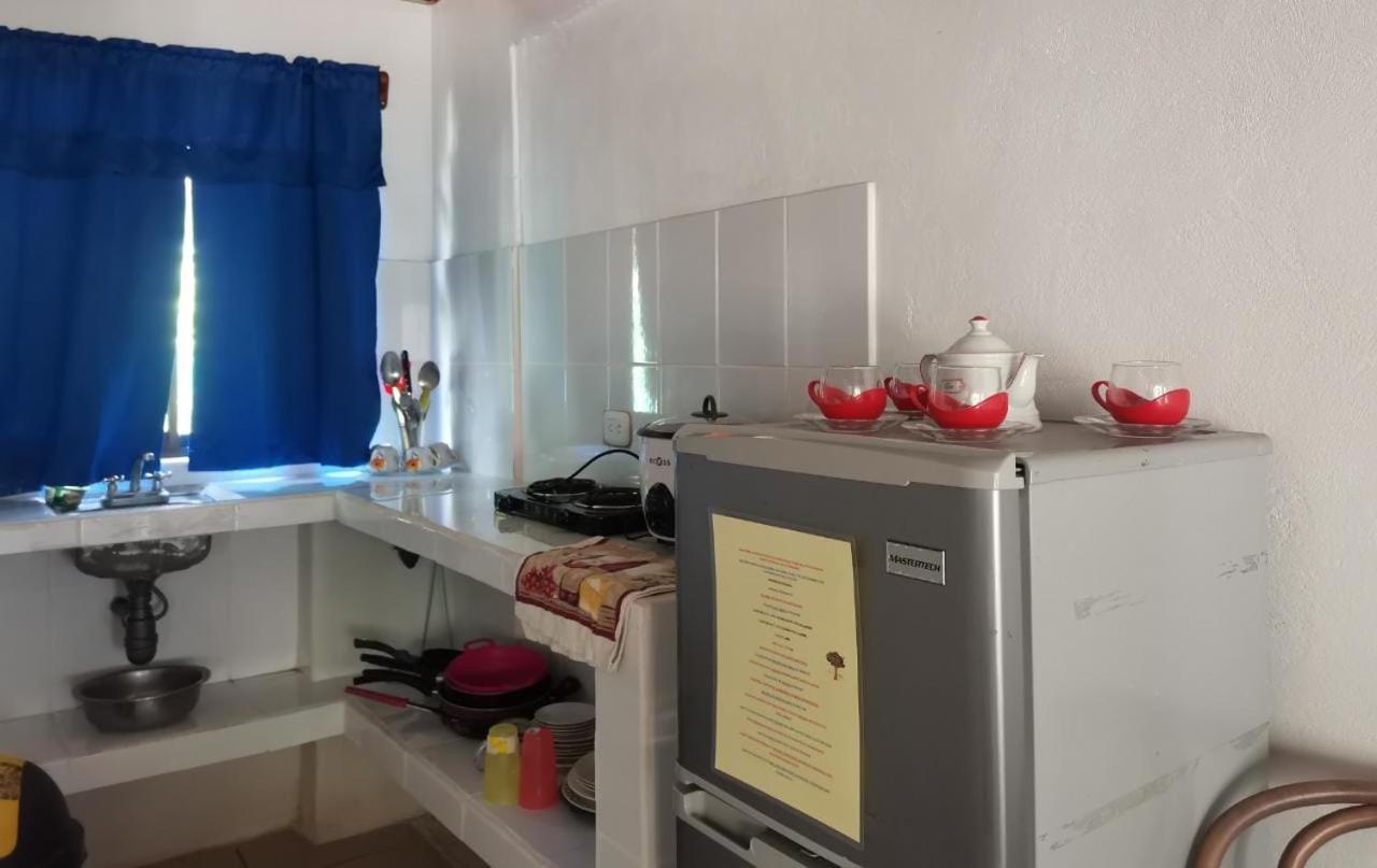 Hostal Cecilia Puerto Viejo de Talamanca ภายนอก รูปภาพ