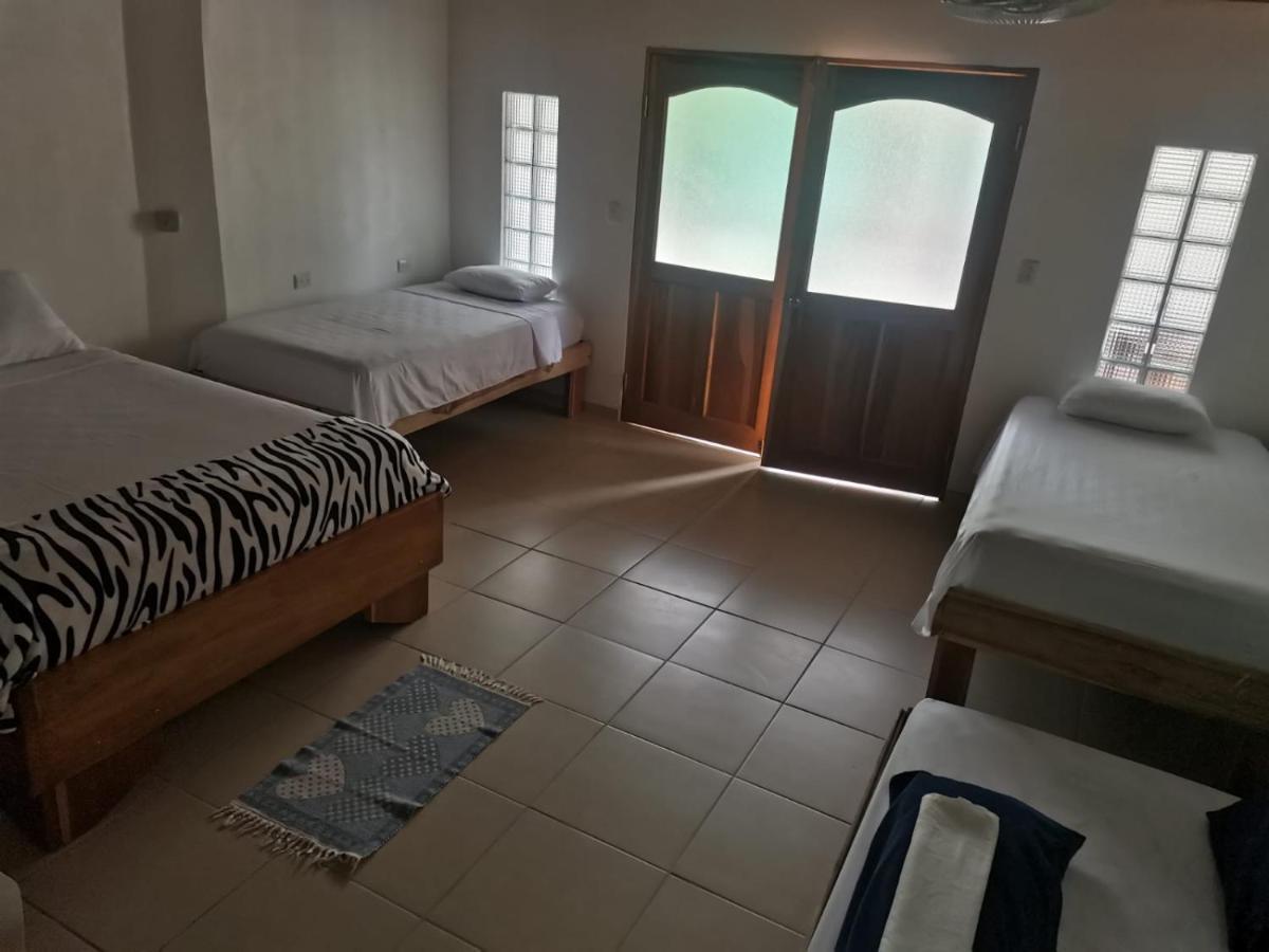 Hostal Cecilia Puerto Viejo de Talamanca ภายนอก รูปภาพ