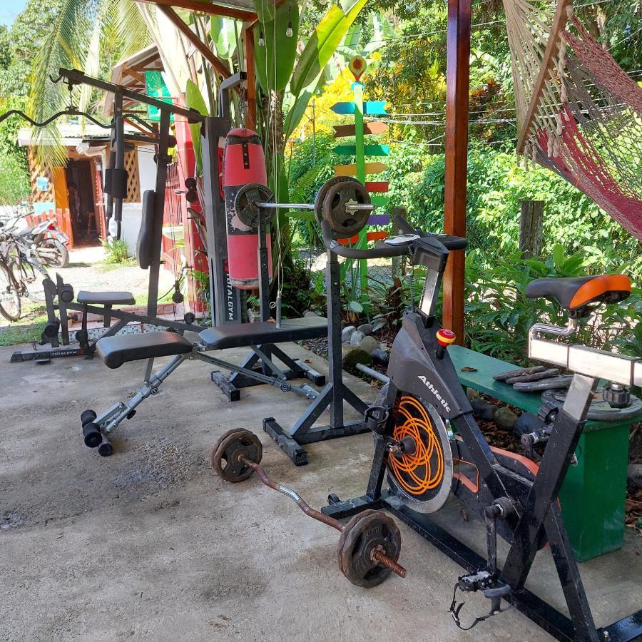Hostal Cecilia Puerto Viejo de Talamanca ภายนอก รูปภาพ
