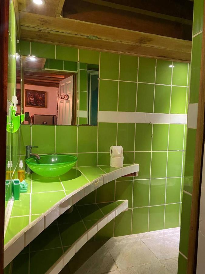 Hostal Cecilia Puerto Viejo de Talamanca ภายนอก รูปภาพ