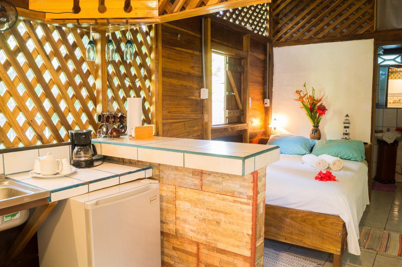 Hostal Cecilia Puerto Viejo de Talamanca ภายนอก รูปภาพ