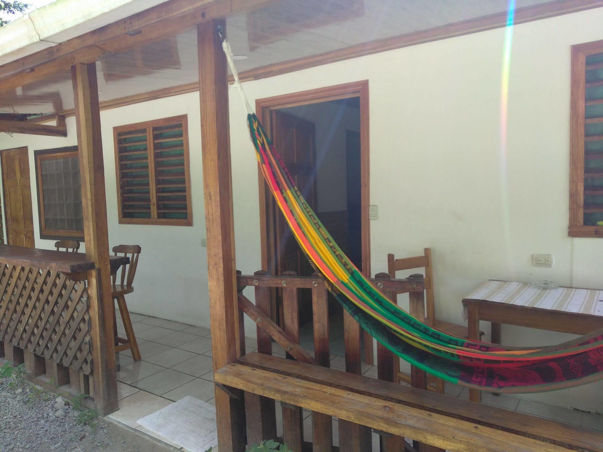 Hostal Cecilia Puerto Viejo de Talamanca ภายนอก รูปภาพ