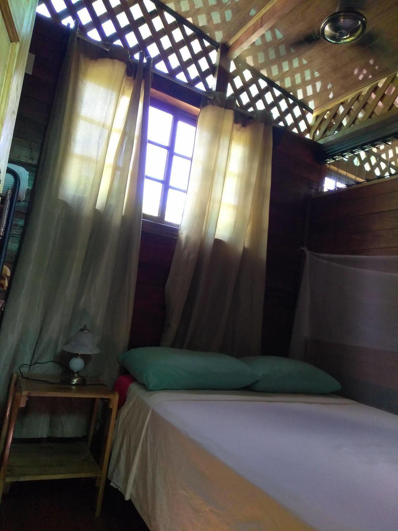 Hostal Cecilia Puerto Viejo de Talamanca ภายนอก รูปภาพ