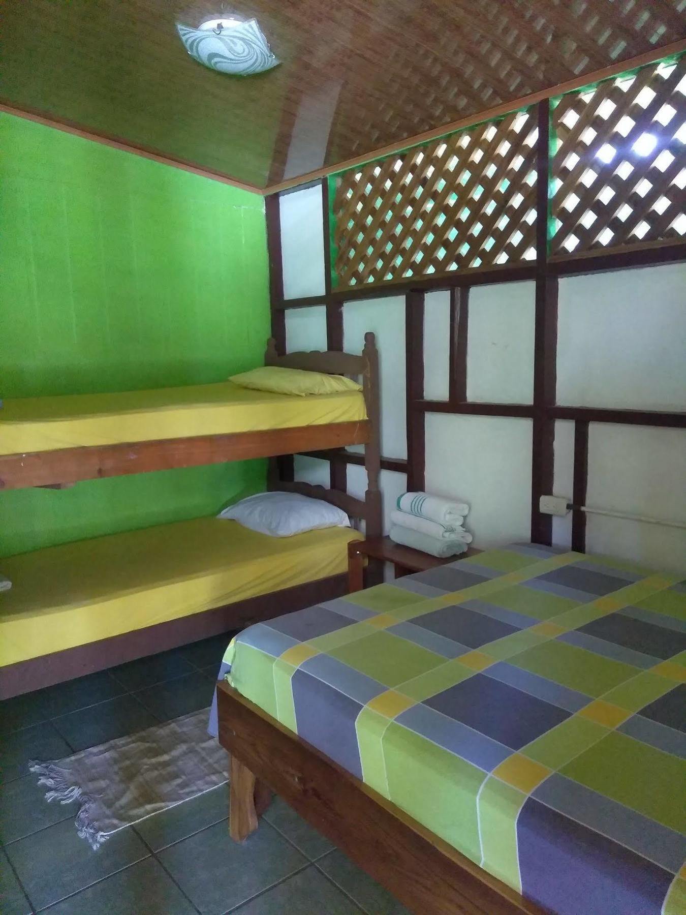 Hostal Cecilia Puerto Viejo de Talamanca ภายนอก รูปภาพ