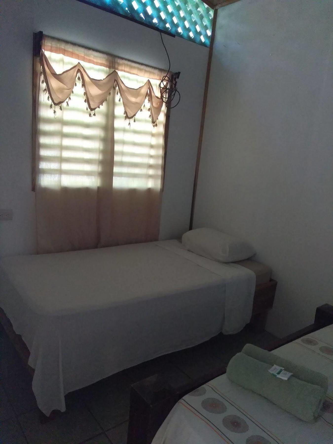 Hostal Cecilia Puerto Viejo de Talamanca ภายนอก รูปภาพ