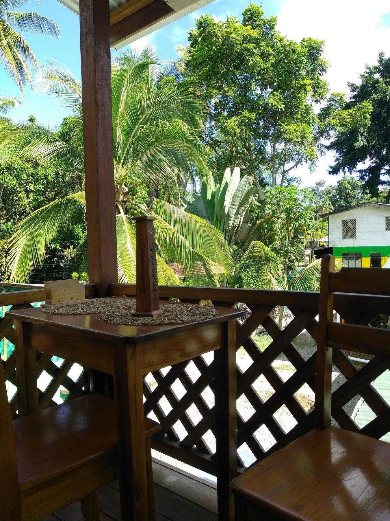 Hostal Cecilia Puerto Viejo de Talamanca ภายนอก รูปภาพ