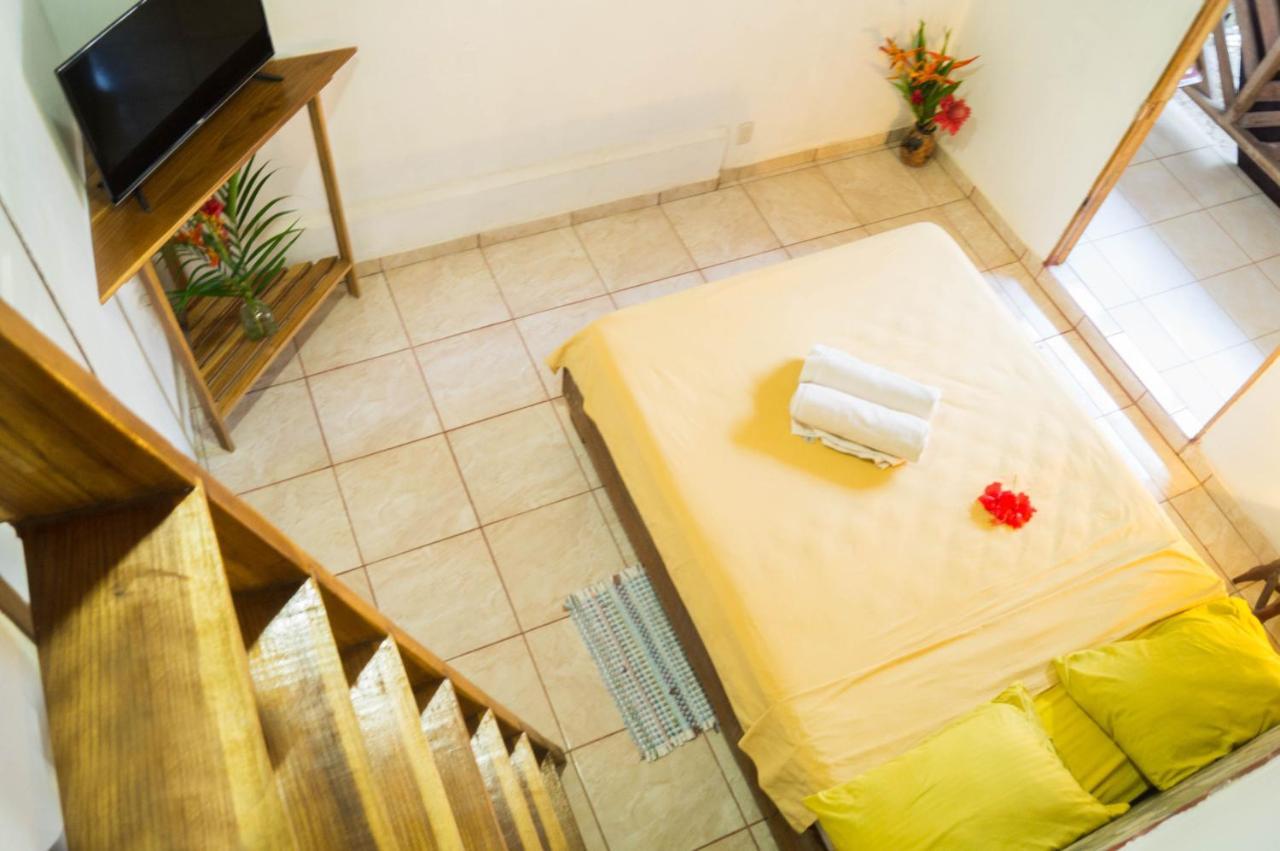 Hostal Cecilia Puerto Viejo de Talamanca ภายนอก รูปภาพ